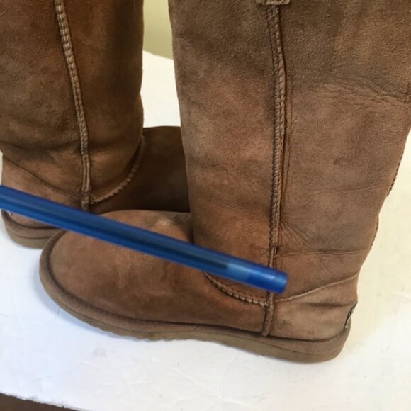 UGG BAILEY 3 Button Tall Boots Shearling Cozy Tan Fur Snow Booties Warm Snow 5 - Picture 10 of 13